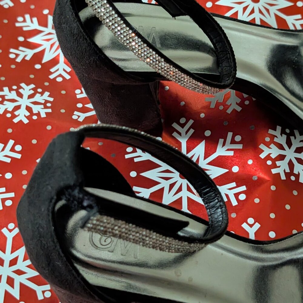 Sandals - Picture 4 of 4
